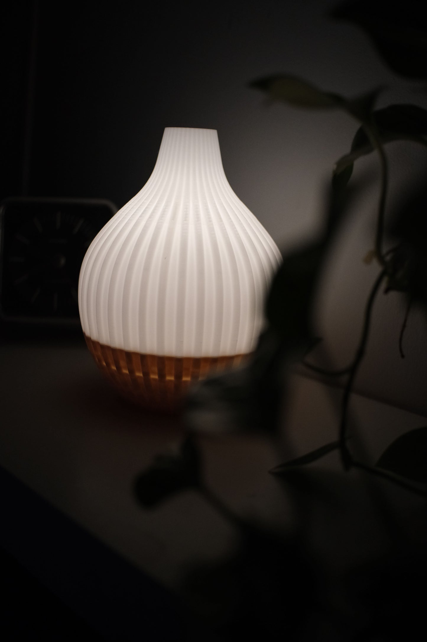 Original Teardrop Pendant Lamp, Unique Sculptural-Statement Ribbed Shade, Stylish Minimalist Ambient Suspension Light Dining