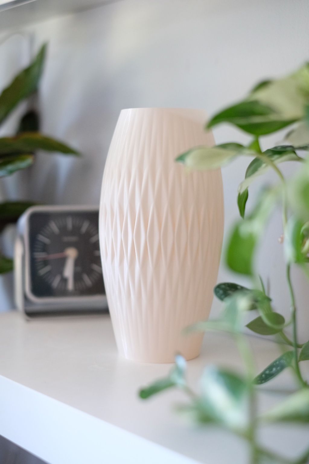 Soft Lined Geometric Diamond-Textured Vase, Modern Japandi Style Tabletop Accent, Art Deco Elegant Centerpiece