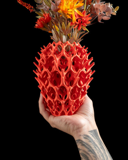 modern vase, minimalist sculptural flower holder, tabletop mantelpiece shelf decorative