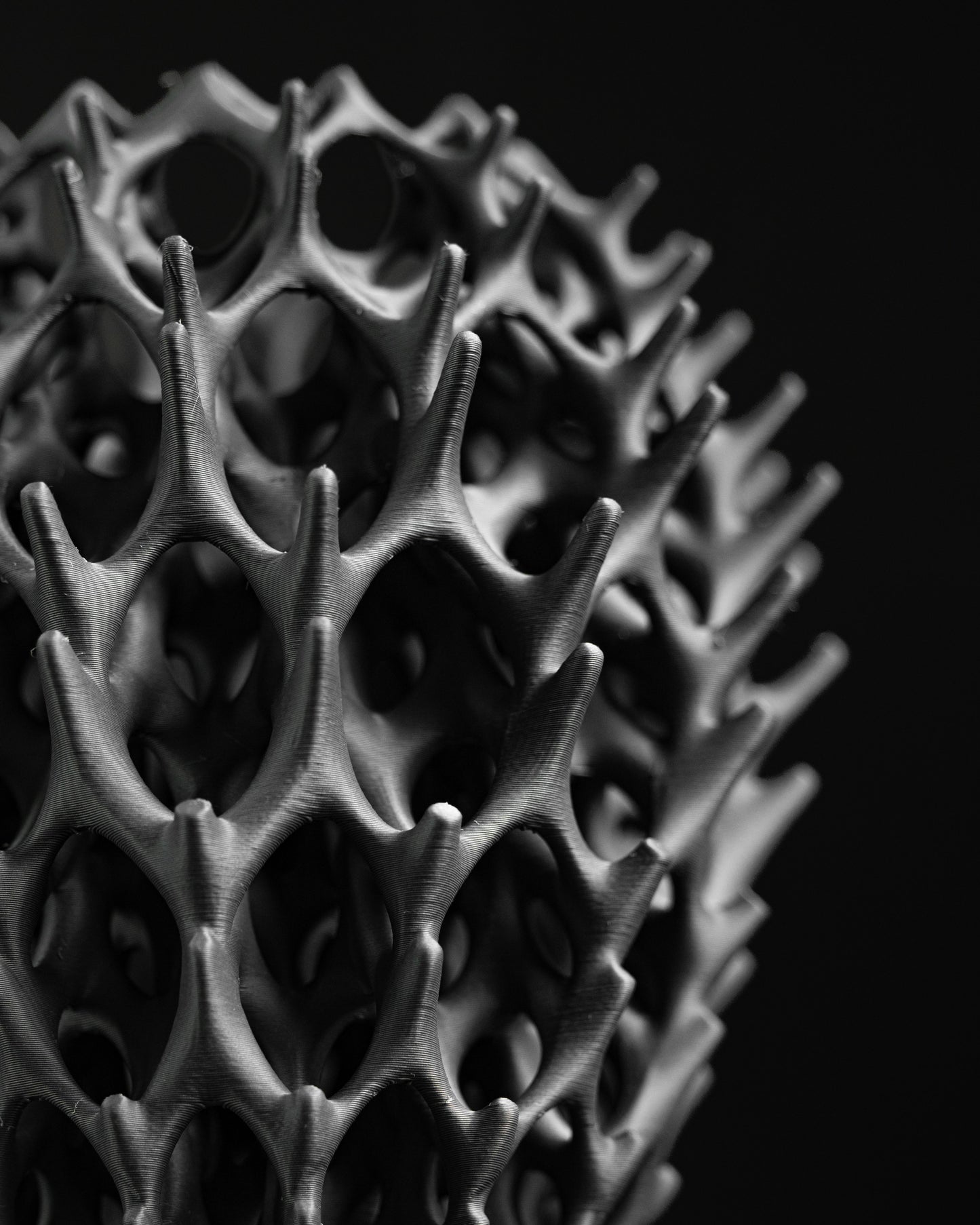 modern vase, minimalist sculptural flower holder, tabletop mantelpiece shelf decorative