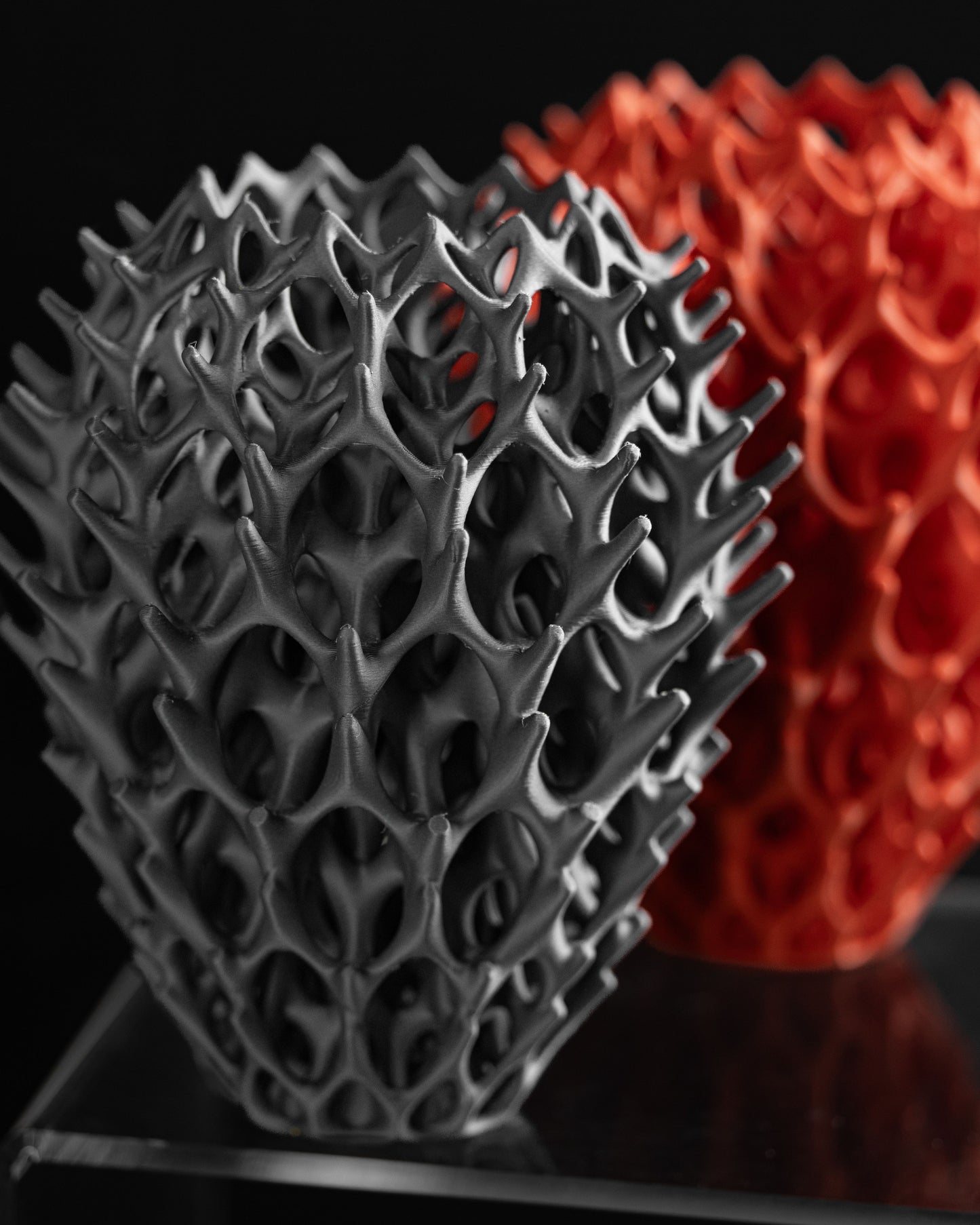 modern vase, minimalist sculptural flower holder, tabletop mantelpiece shelf decorative