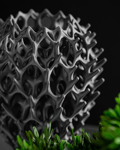 modern vase, minimalist sculptural flower holder, tabletop mantelpiece shelf decorative