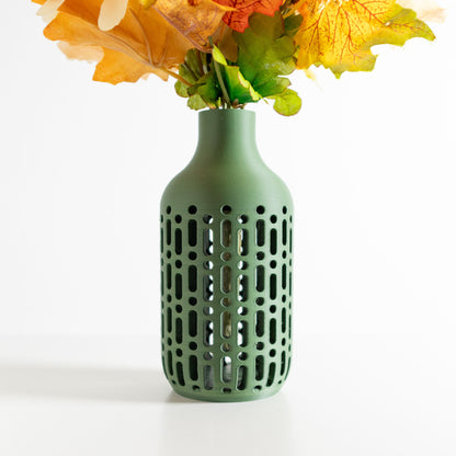 modern vase, minimalist Japandi, sculptural shelf decor, elegant bud arrangement