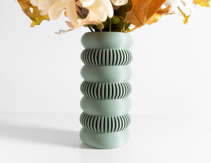 Minimalist Vase, Scandinavian Tabletop Botanical Container, Dried Stem Display, Elegant