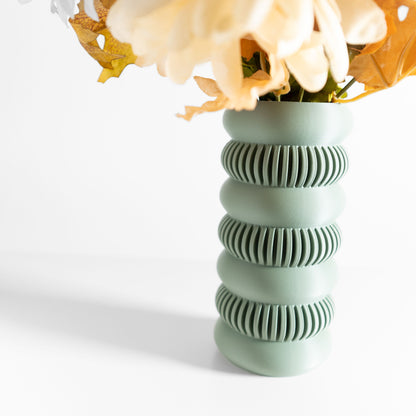 Minimalist Vase, Scandinavian Tabletop Botanical Container, Dried Stem Display, Elegant