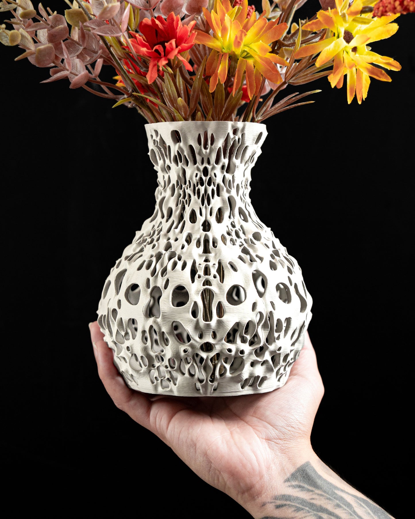 minimalist vase, sculptural tabletop centerpiece, elegant flower holder, contemporary decor