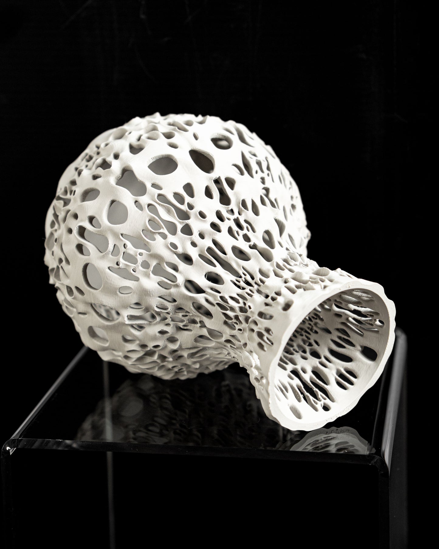 minimalist vase, sculptural tabletop centerpiece, elegant flower holder, contemporary decor