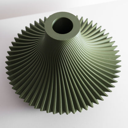 Modern Vase, Minimalist Sculptural Planter, Desk Decor, Flower Holder, Centerpiece