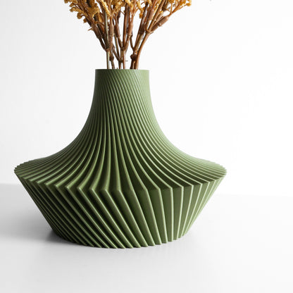 Modern Vase, Minimalist Sculptural Planter, Desk Decor, Flower Holder, Centerpiece