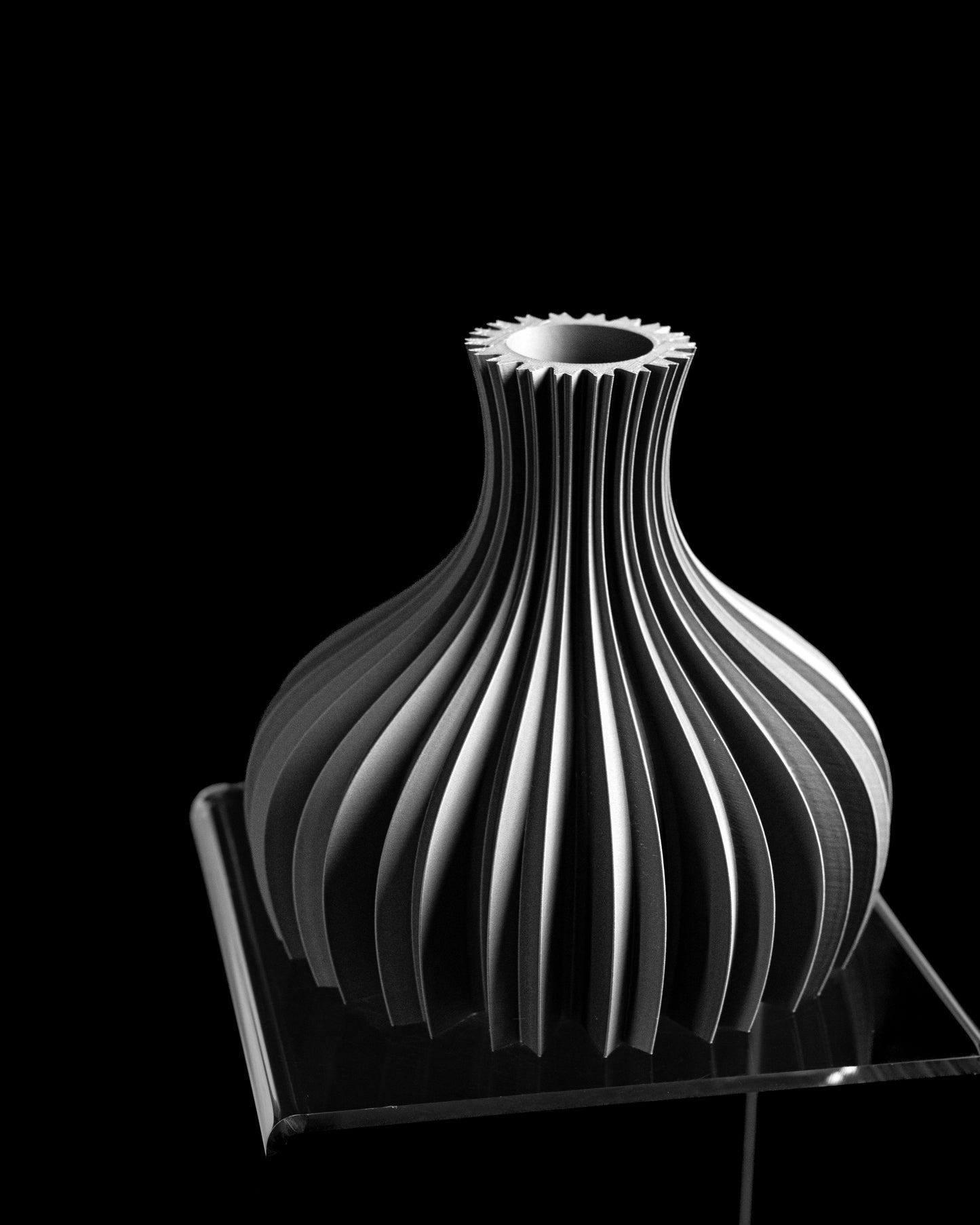 flower vase, ribbed vessel, minimalist tabletop accent, dried arrangement holder