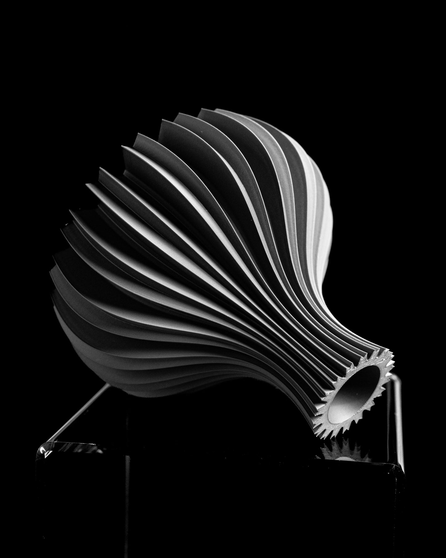 flower vase, ribbed vessel, minimalist tabletop accent, dried arrangement holder