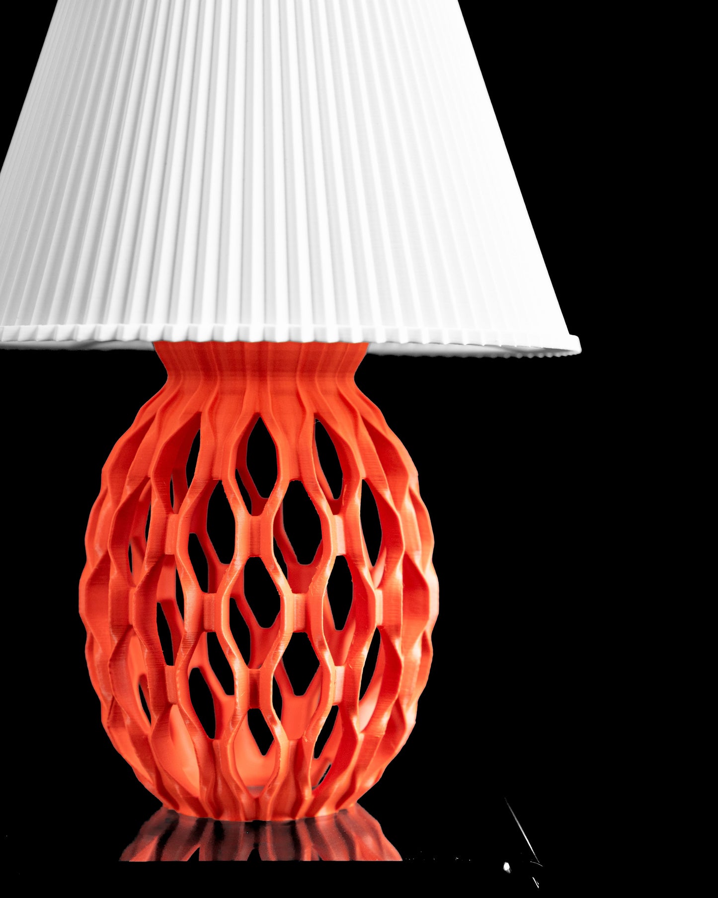 table lamp, sculptural chainshade bedside ambient luminaire midcentury scandinavian elegance