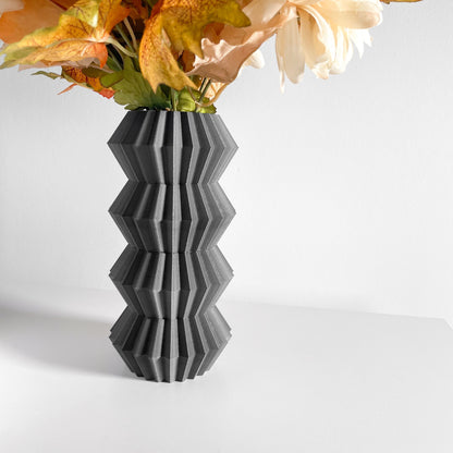 modern vase, ripple silhouette centerpiece, dining arrangement, tabletop accent, elegant