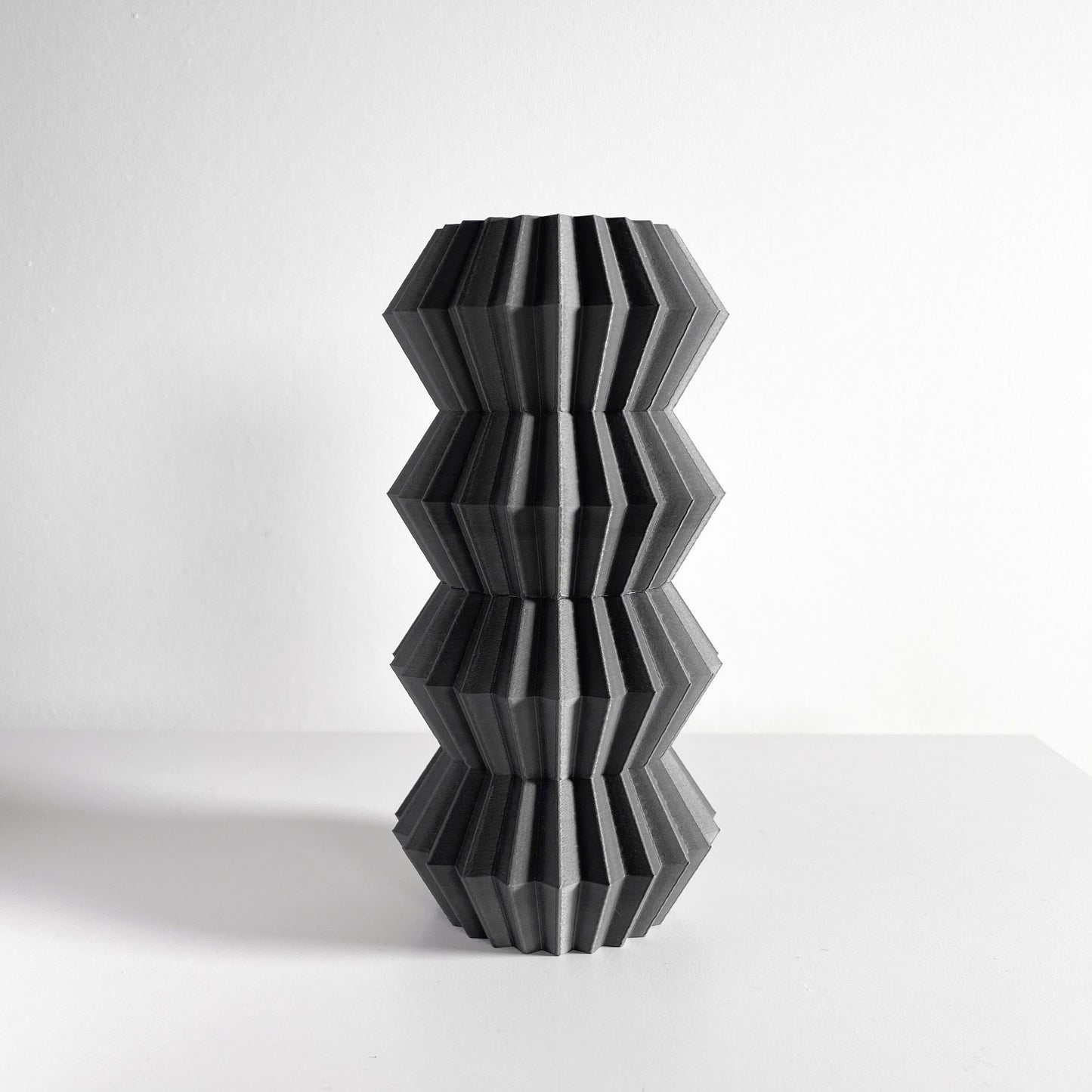 modern vase, ripple silhouette centerpiece, dining arrangement, tabletop accent, elegant