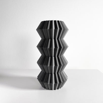 modern vase, ripple silhouette centerpiece, dining arrangement, tabletop accent, elegant