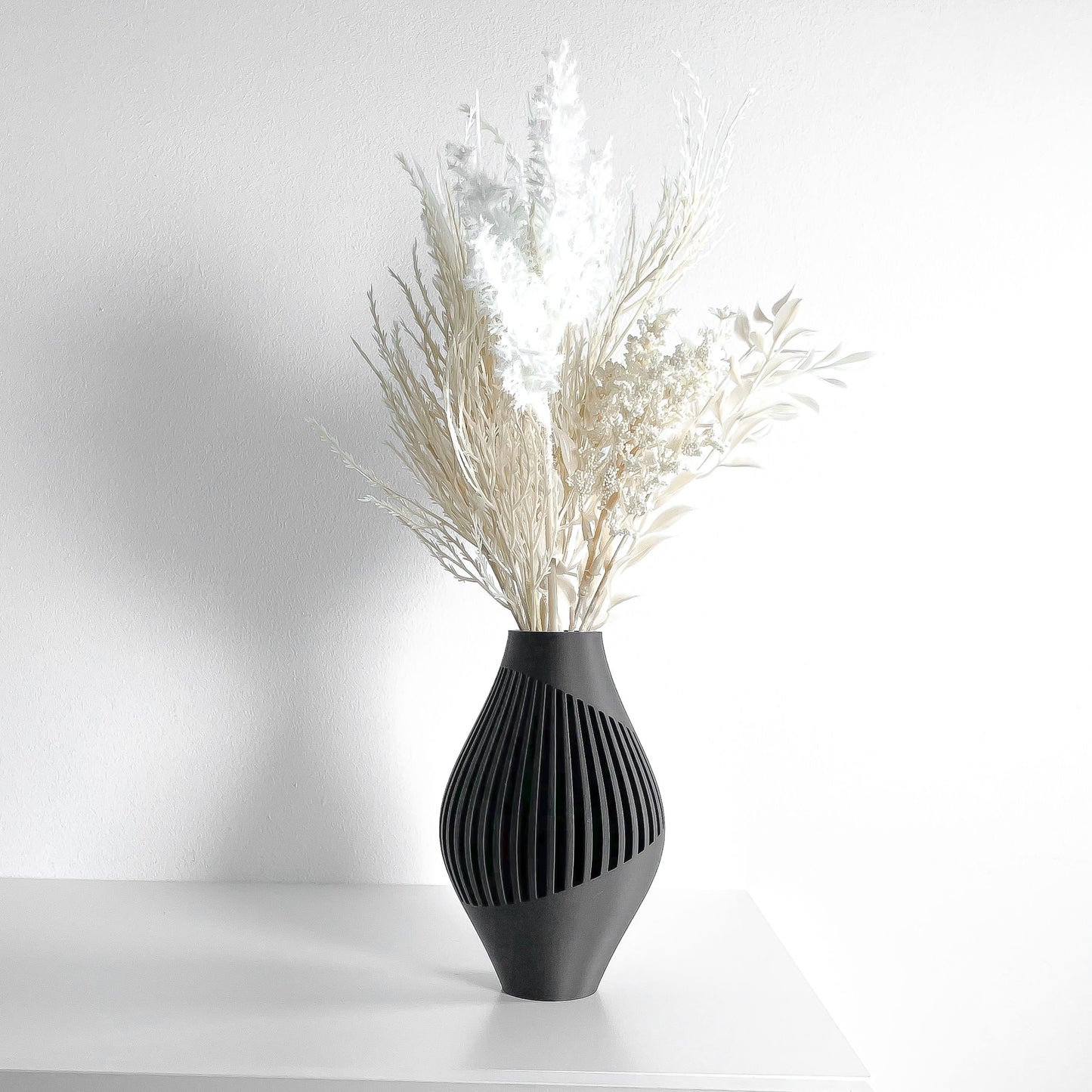 Modern Vase, Minimalist Flower Holder, Sculptural Centerpiece for Tabletop, Tulip Display