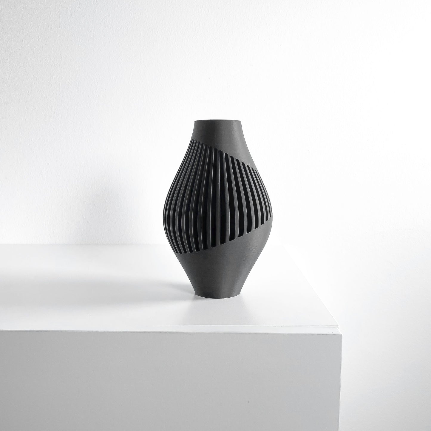 Modern Vase, Minimalist Flower Holder, Sculptural Centerpiece for Tabletop, Tulip Display