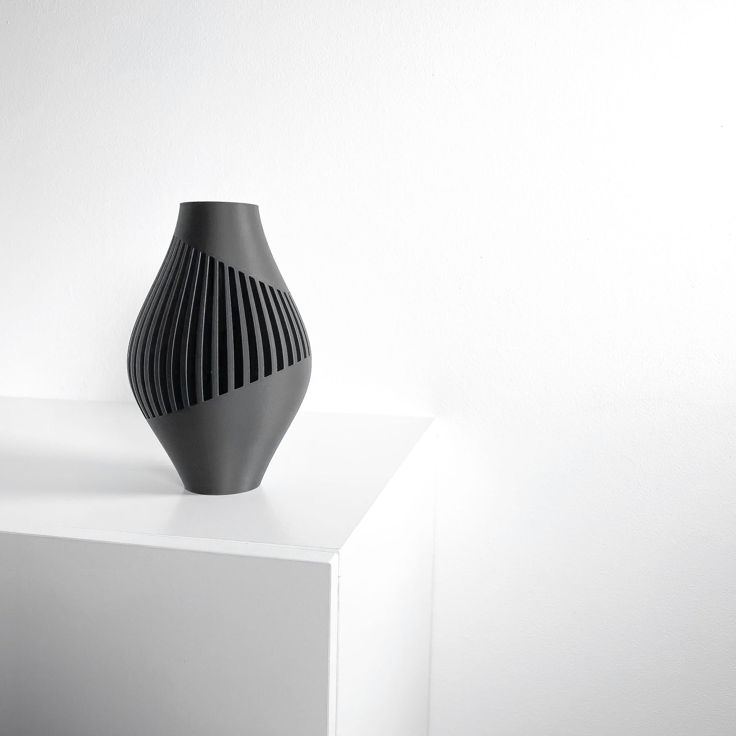 Modern Vase, Minimalist Flower Holder, Sculptural Centerpiece for Tabletop, Tulip Display