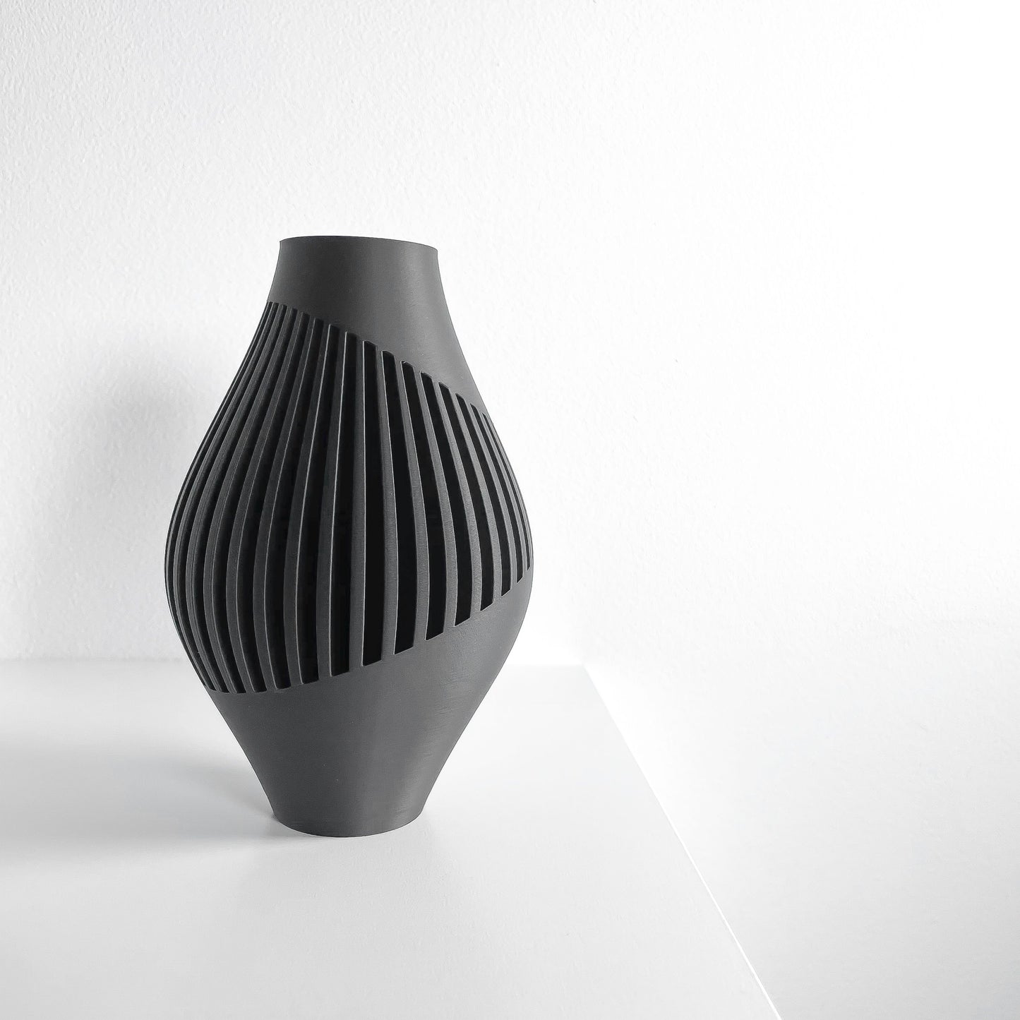 Modern Vase, Minimalist Flower Holder, Sculptural Centerpiece for Tabletop, Tulip Display