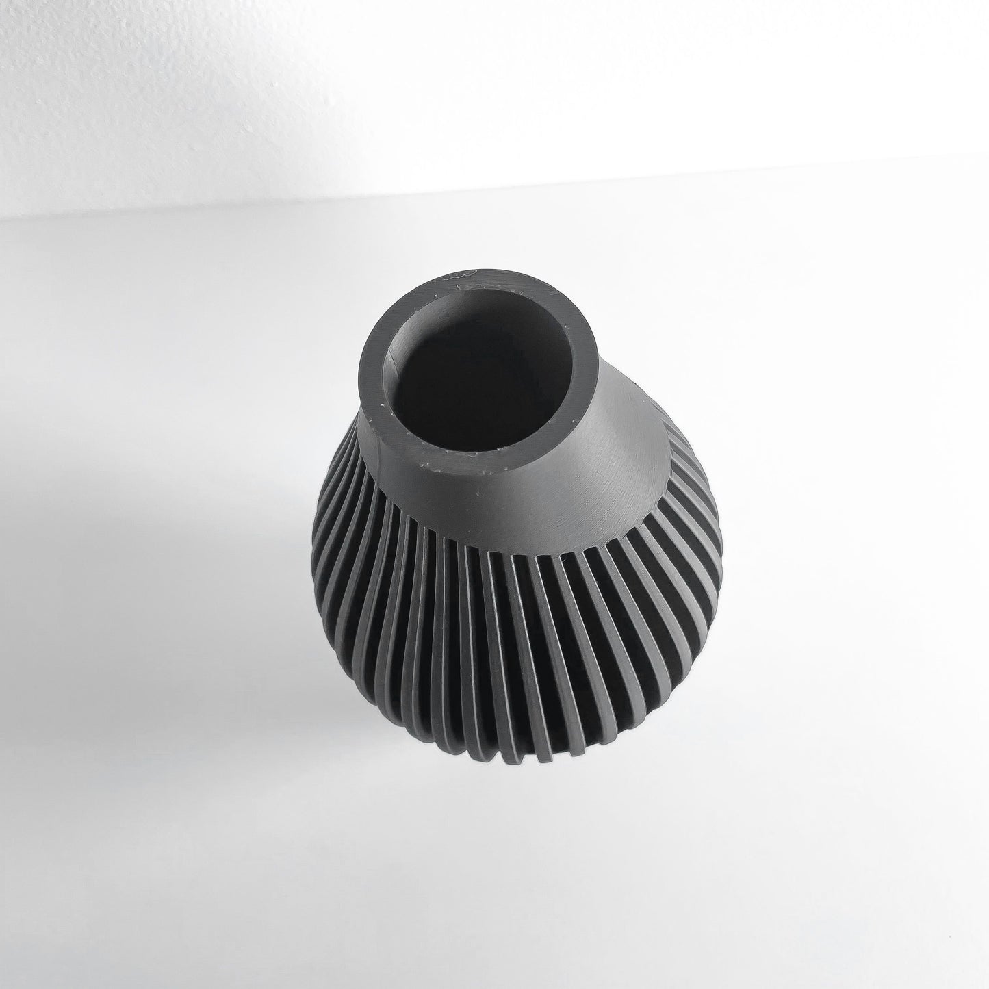 Modern Vase, Minimalist Flower Holder, Sculptural Centerpiece for Tabletop, Tulip Display