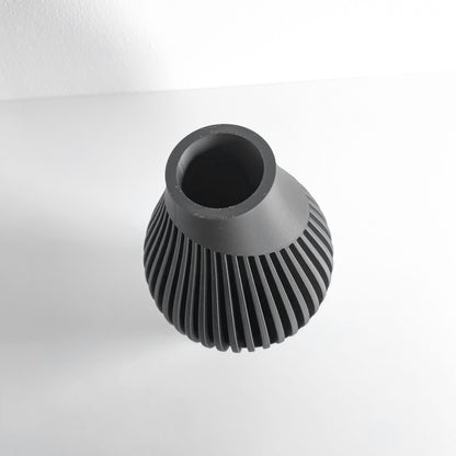 Modern Vase, Minimalist Flower Holder, Sculptural Centerpiece for Tabletop, Tulip Display