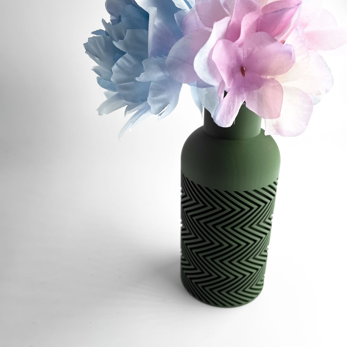 Geometric Vase, Modern Minimalist Tabletop Decor, Floral Display, Nordic Accent.