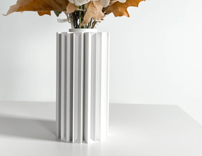modern vase, contemporary minimalist decor, table centerpiece, sculptural flowerholder