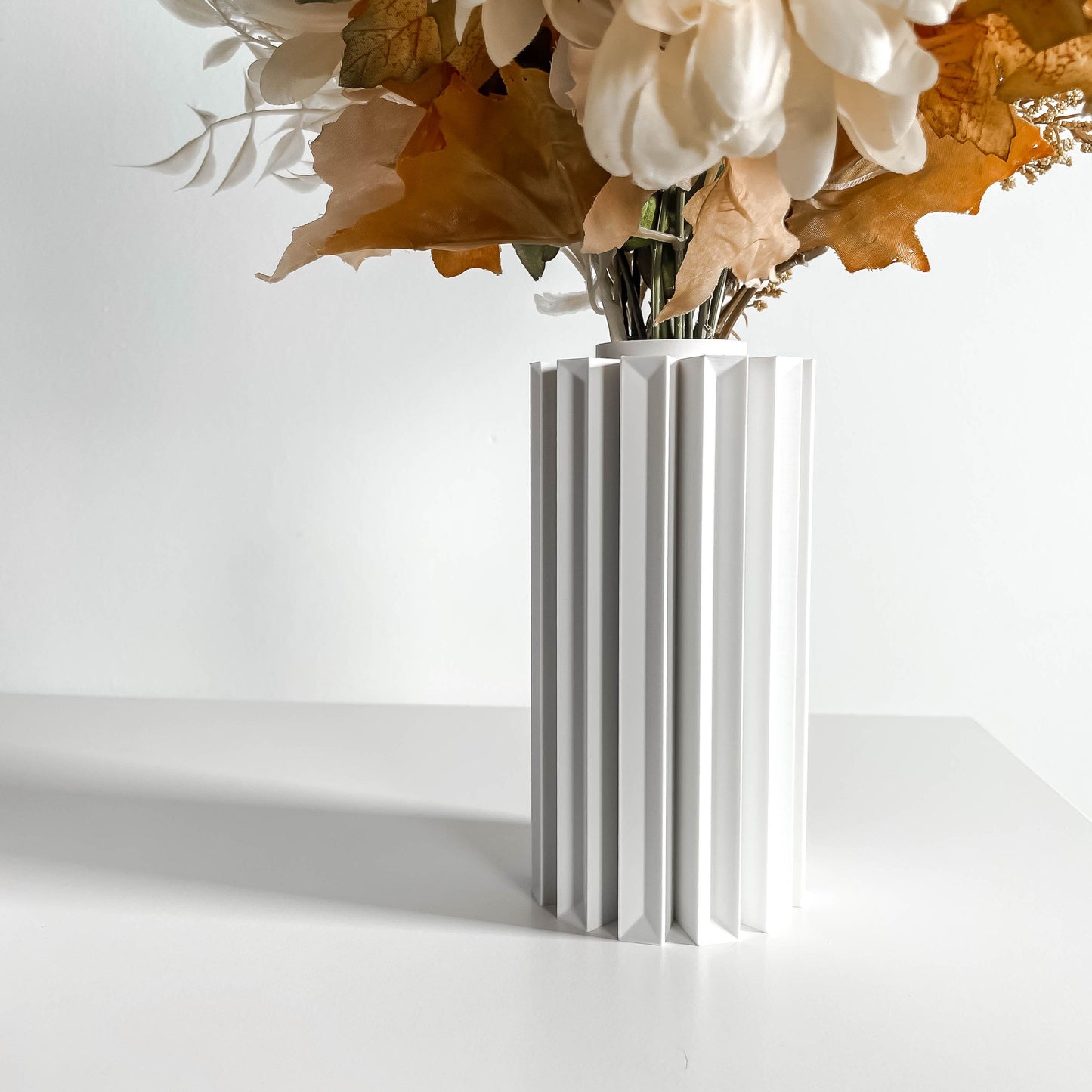 modern vase, contemporary minimalist decor, table centerpiece, sculptural flowerholder