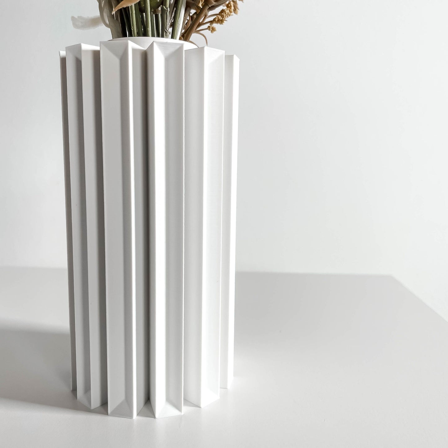 modern vase, contemporary minimalist decor, table centerpiece, sculptural flowerholder