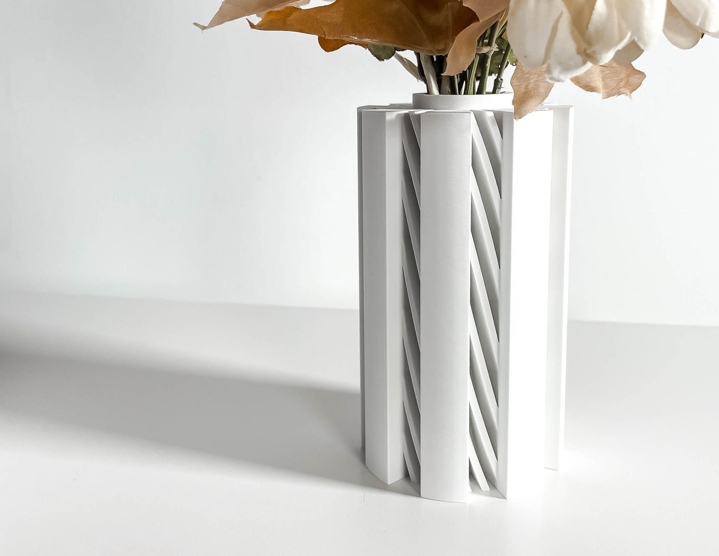 Modern Vase, Sculptural Tabletop Centerpiece, Nordic Minimalist Decorative Accent, Elegant