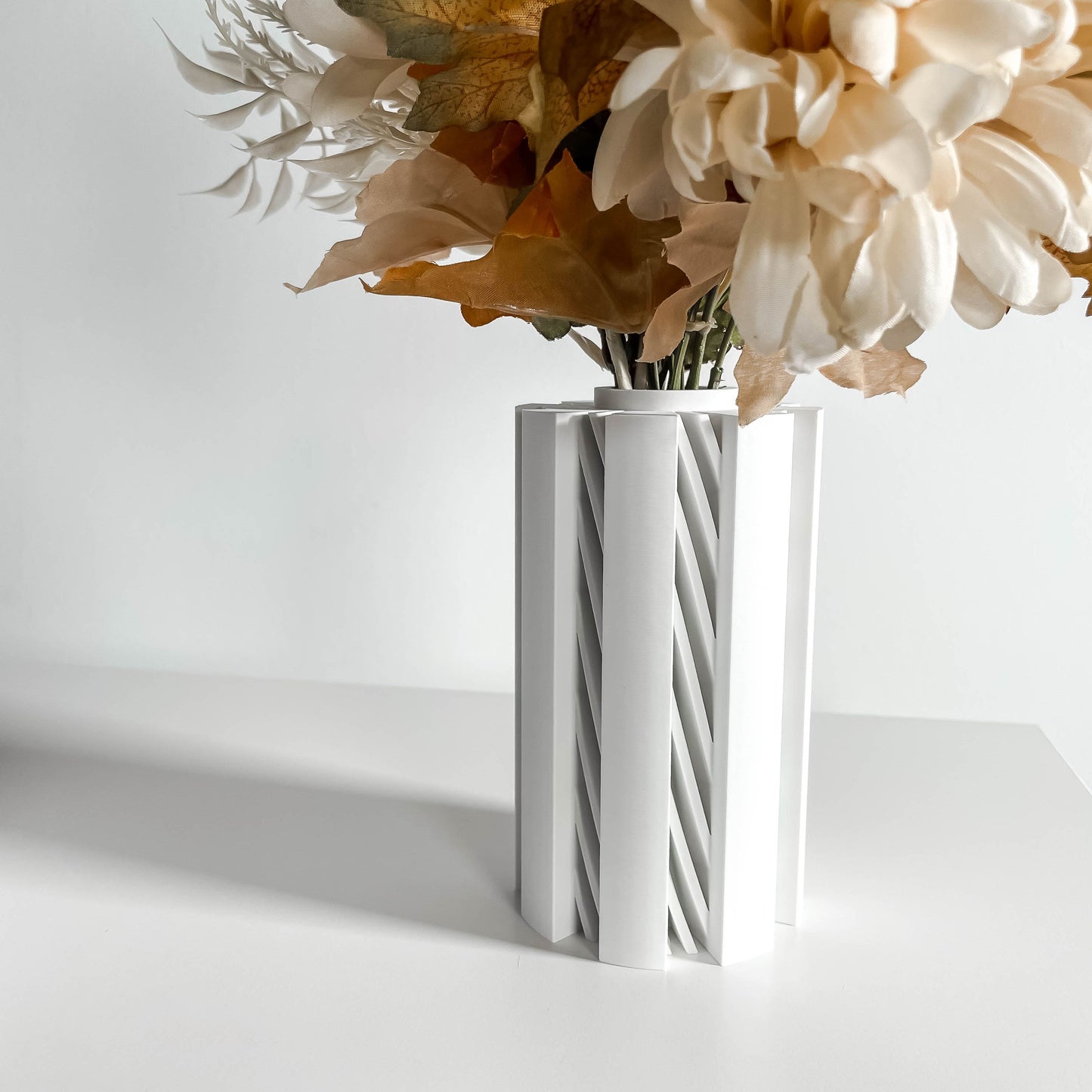 Modern Vase, Sculptural Tabletop Centerpiece, Nordic Minimalist Decorative Accent, Elegant