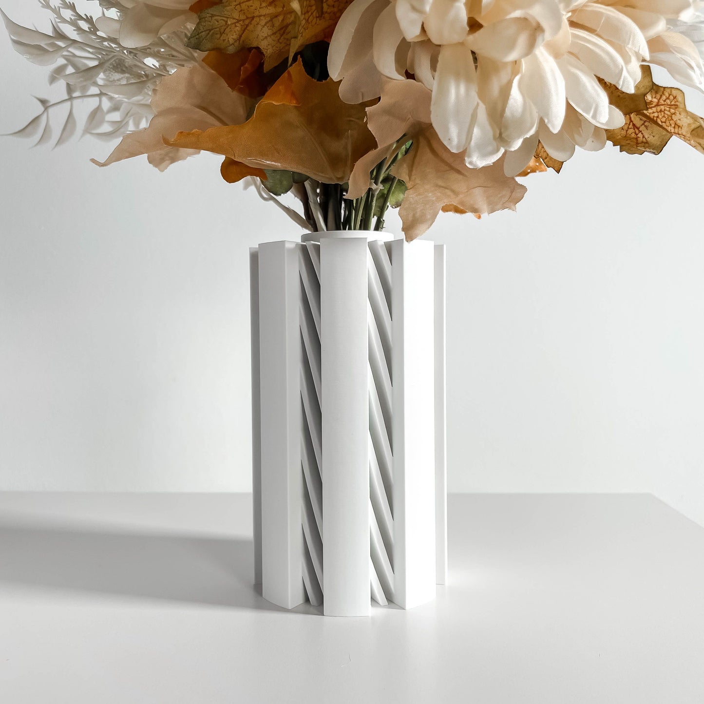 Modern Vase, Sculptural Tabletop Centerpiece, Nordic Minimalist Decorative Accent, Elegant