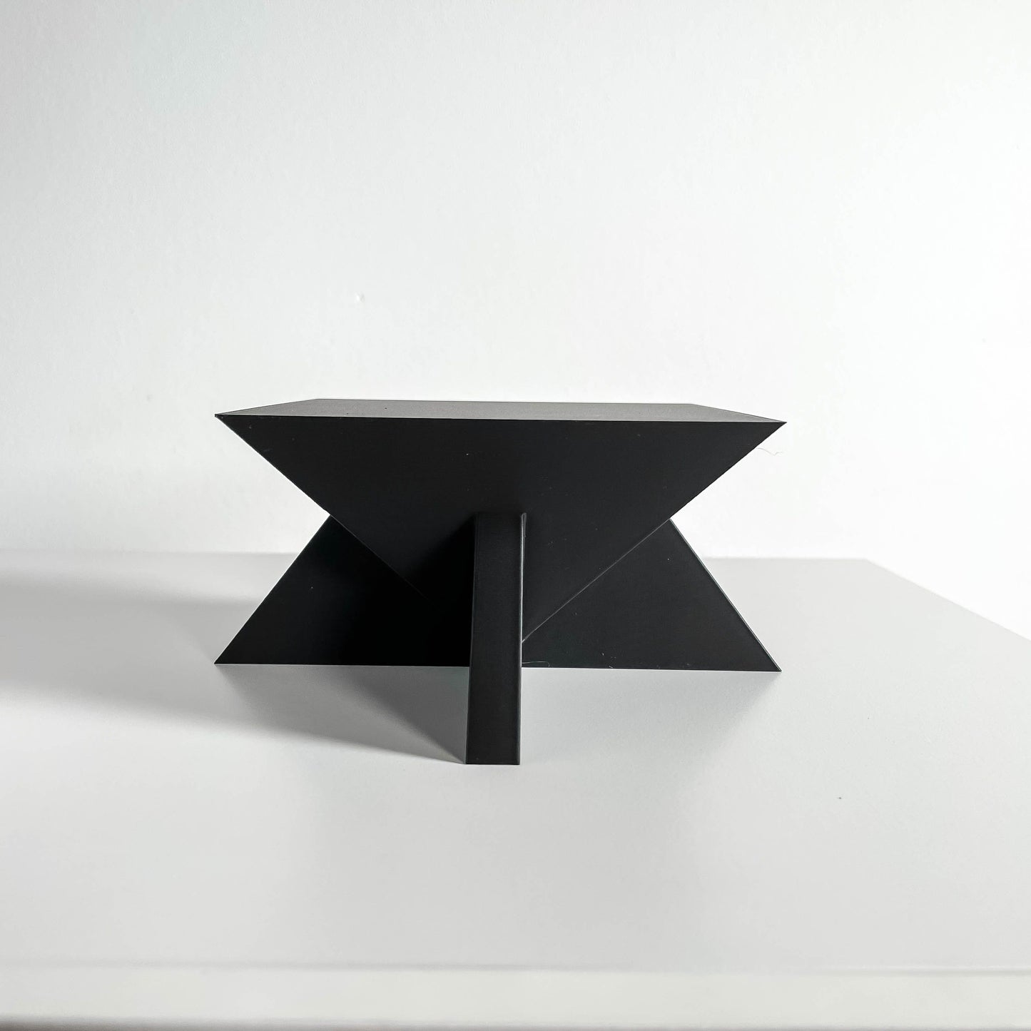 Plant Stand Pedestal, Sculptural Elevating Riser, 3D Printed Retro Decor, Quirky Minimalist Planter Display