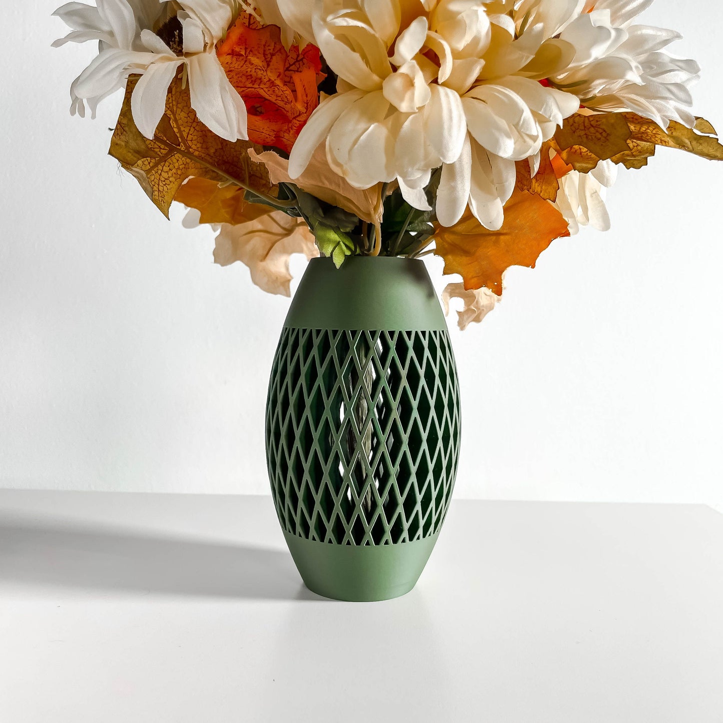 Contemporary Vase, Ribbed Tabletop Flower Holder, Nordic Homestyle Accent, Elegant