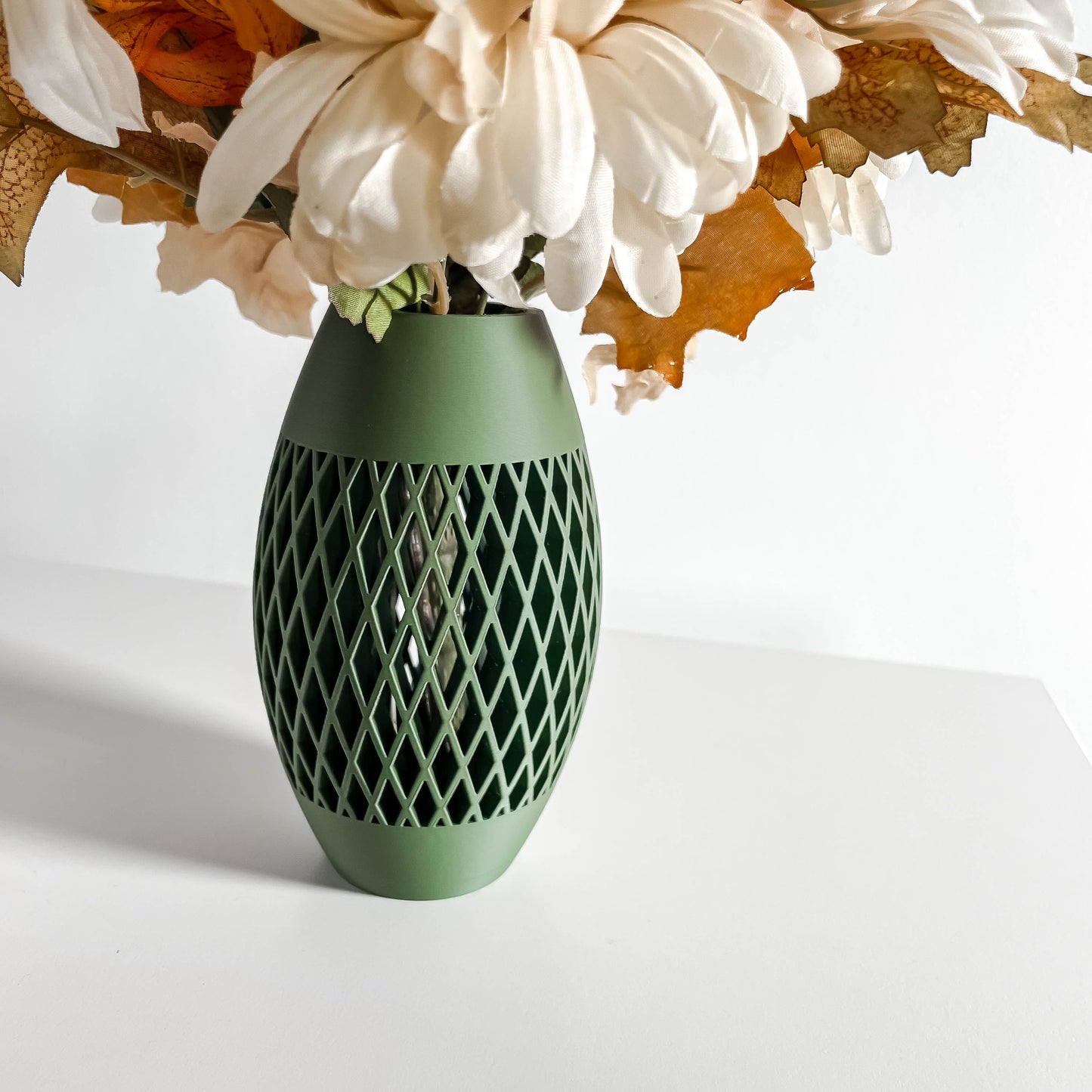 Contemporary Vase, Ribbed Tabletop Flower Holder, Nordic Homestyle Accent, Elegant