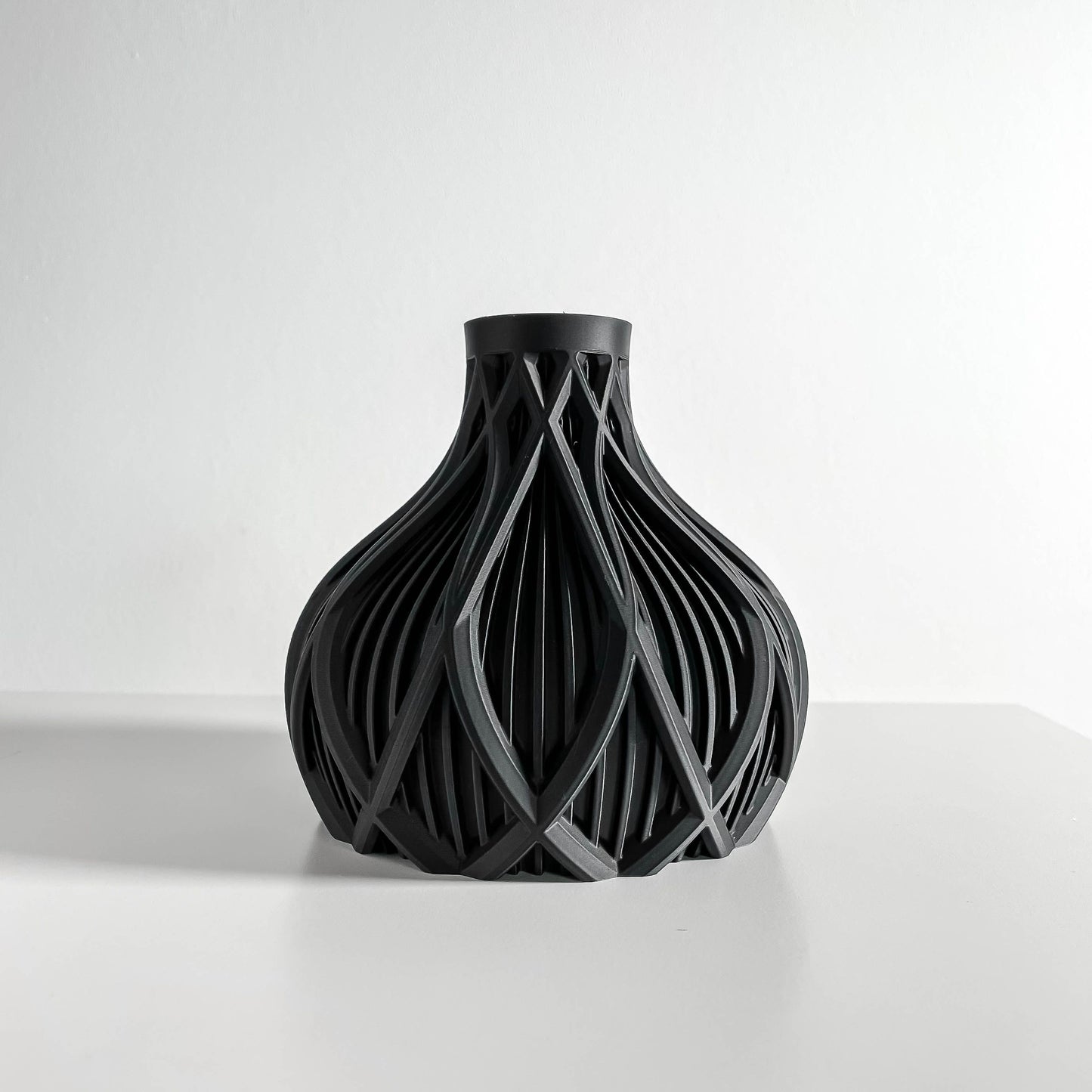 dried flower vase, pampasgrassholder, tabletop organizer, sculptural accent, neutral tone