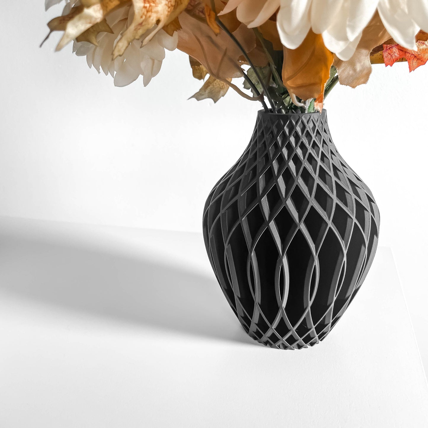 Modern Vase, Sculptural Home Decor, Minimalist Flower Accent, Tabletop Centerpiece, Nordic Design, Abstract Vessel
