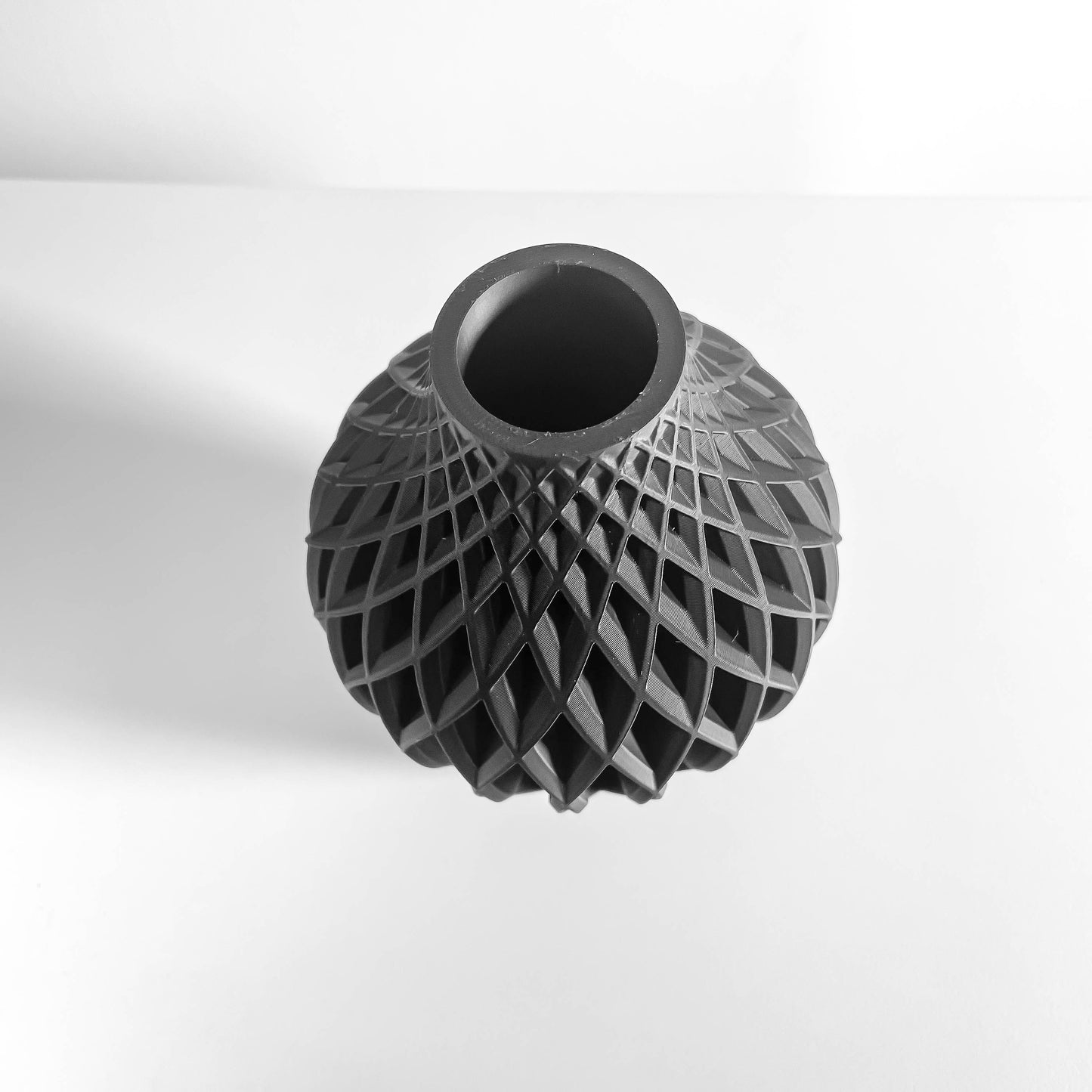 Modern Vase, Sculptural Home Decor, Minimalist Flower Accent, Tabletop Centerpiece, Nordic Design, Abstract Vessel