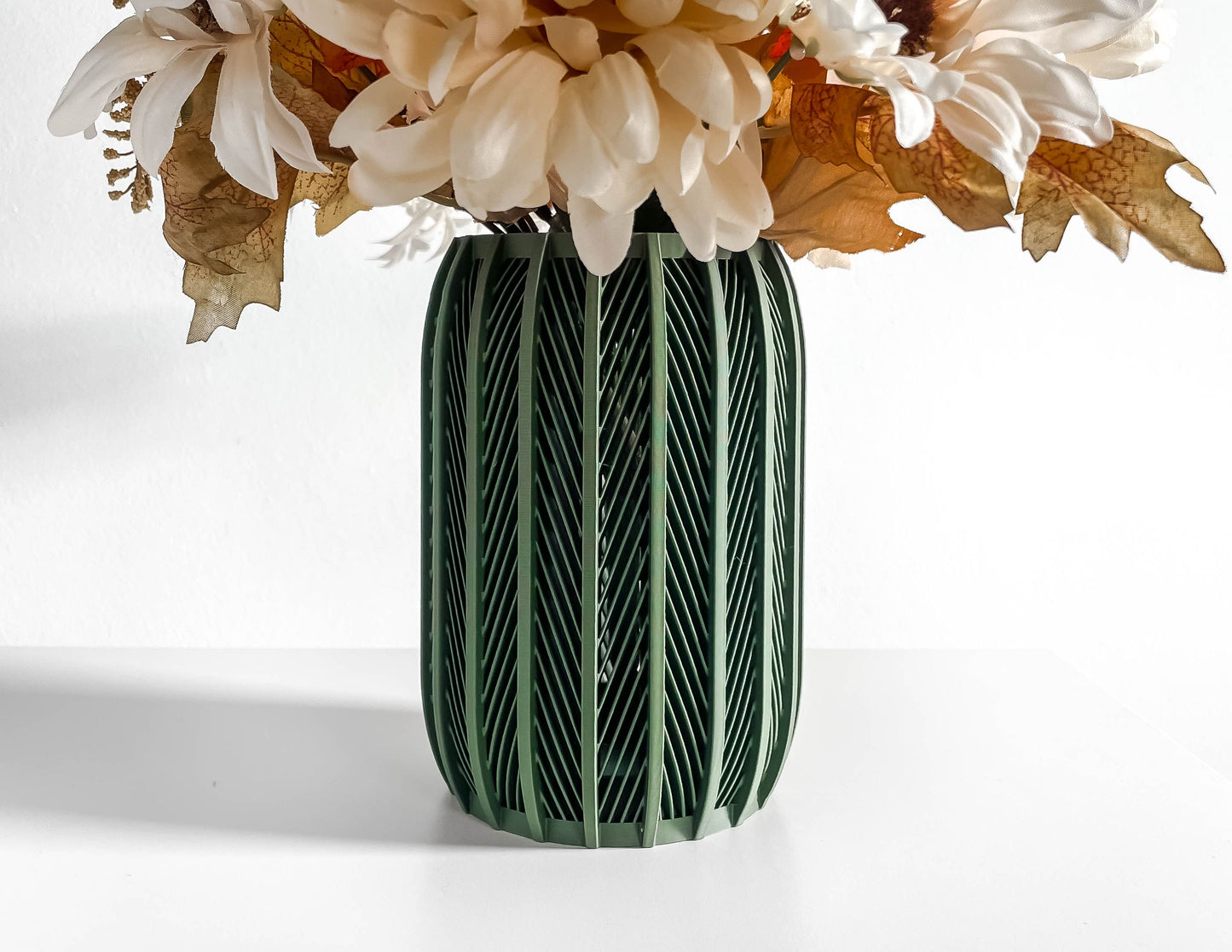 sculptural vase, minimalist centerpiece, table accent, contemporary styling, modern display
