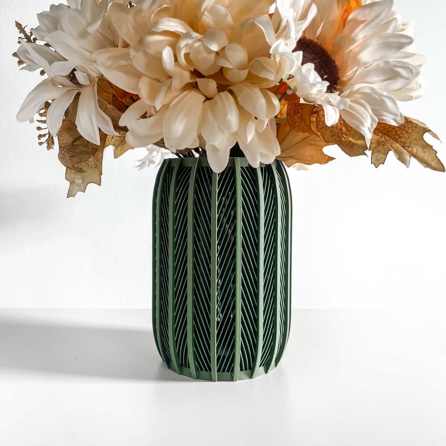sculptural vase, minimalist centerpiece, table accent, contemporary styling, modern display