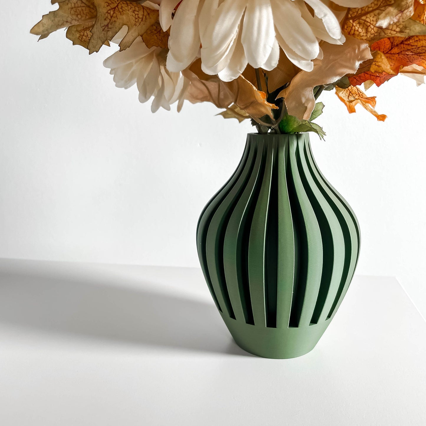Modern Vase, Sculptural Floral Holder, Elegant Desktop Accent, Organic Silhouette